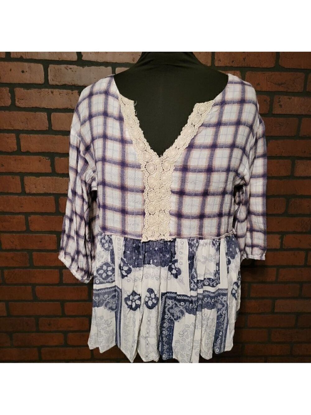 Hyku Anthropolgie Mixed Material Top.  Size Large.  Pit to Pit 20"